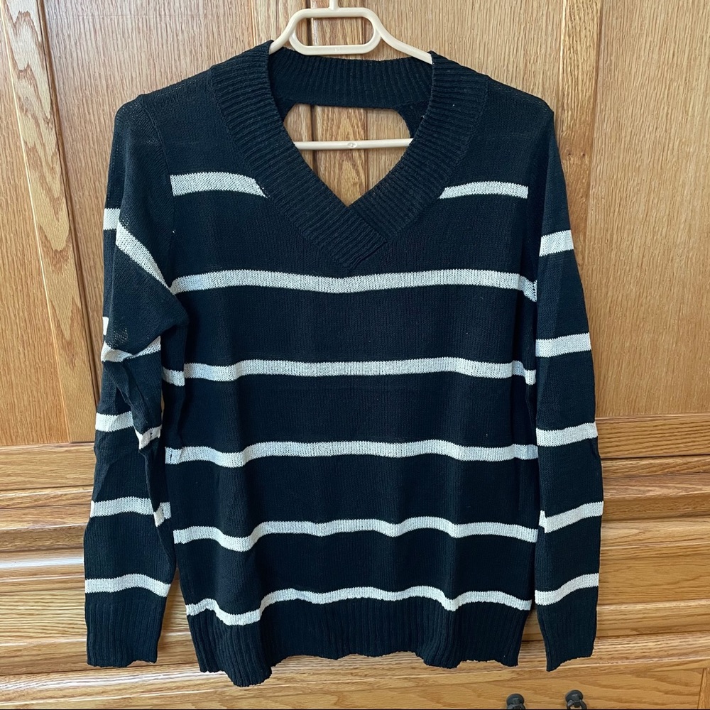 Doe & Rae Sz medium black white stripe sweater